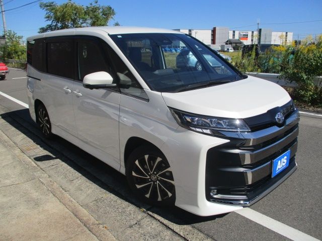 TOYOTA NOAH 2023