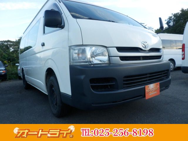 TOYOTA HIACE COMMUTER 4WD 2010