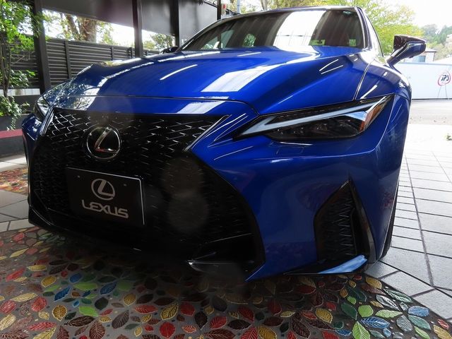 TOYOTA LEXUS IS300h AWD 2023