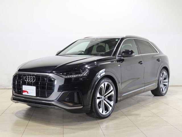 AUDI Q8 2020