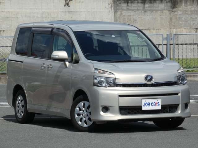 TOYOTA VOXY 2013