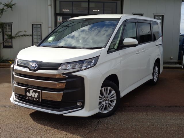 TOYOTA NOAH HYBRID 4WD 2022