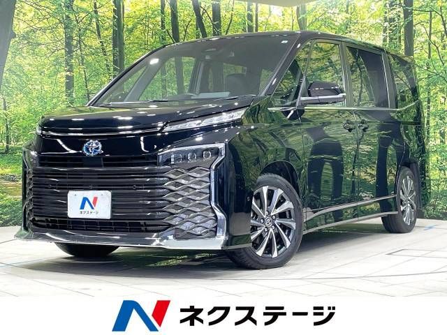 TOYOTA VOXY HYBRID 2022