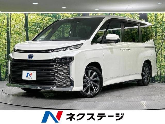 TOYOTA VOXY HYBRID 2022