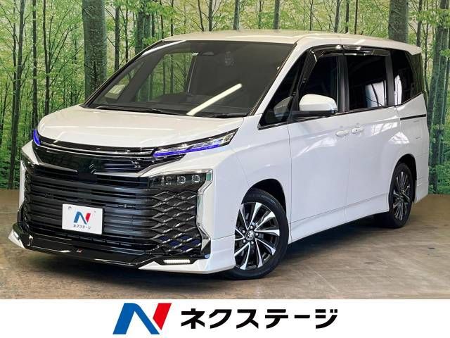 TOYOTA VOXY HYBRID 2022