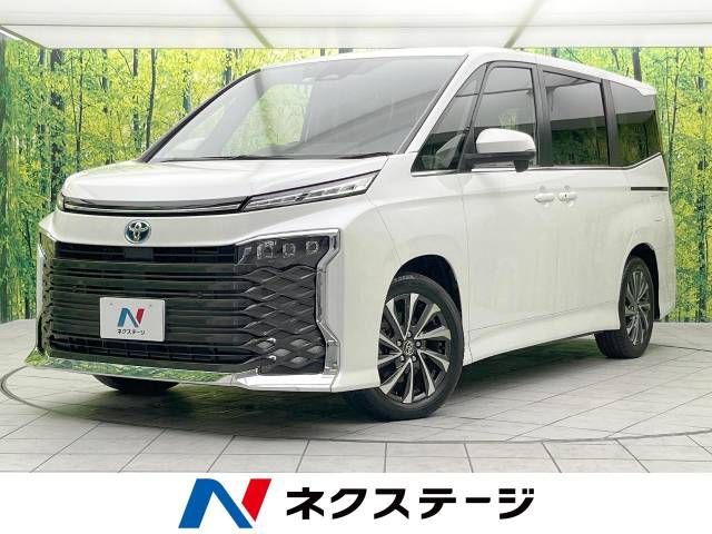 TOYOTA VOXY HYBRID 2022