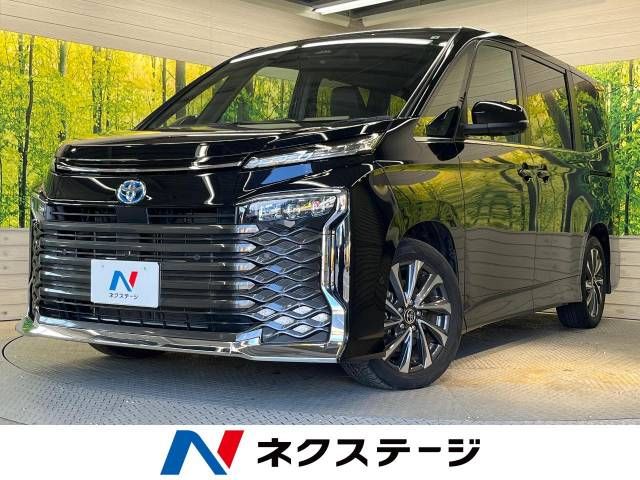 TOYOTA VOXY HYBRID 2022