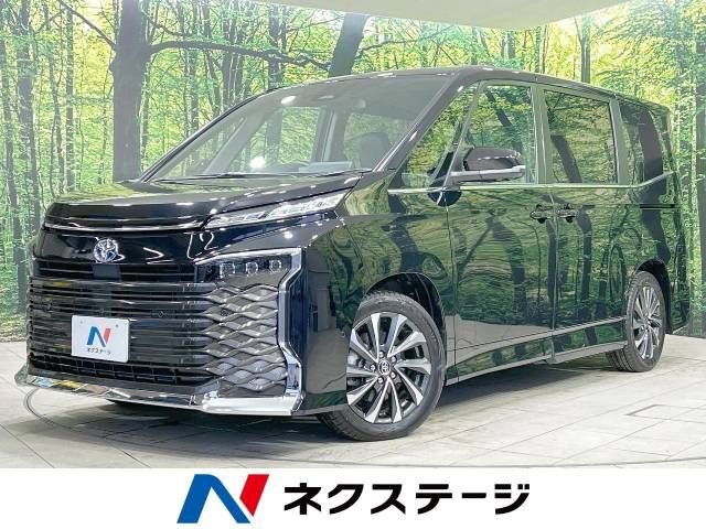 TOYOTA VOXY HYBRID 2023