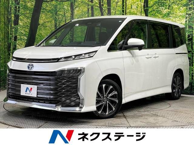 TOYOTA VOXY HYBRID 2022