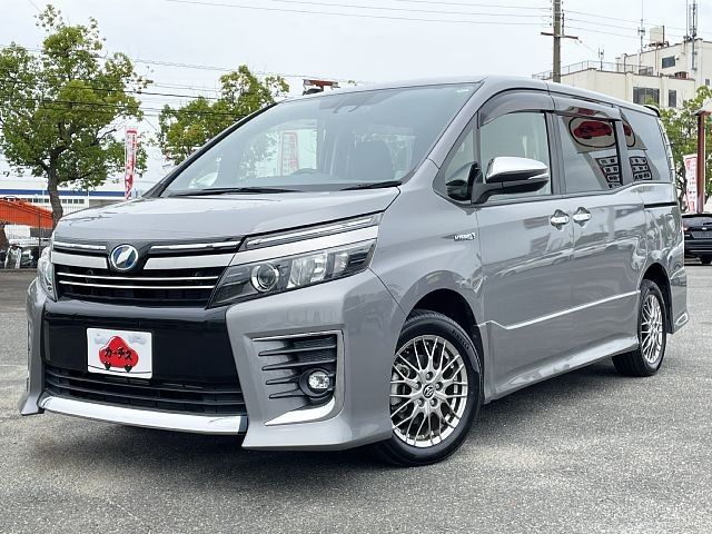 TOYOTA VOXY HYBRID 2017