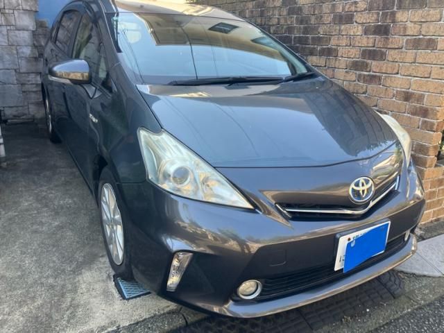 TOYOTA PRIUS ALPHA 2012