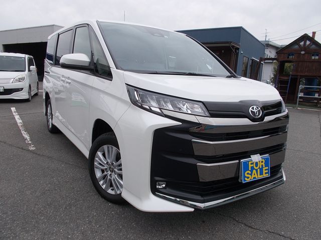 TOYOTA NOAH 4WD 2023