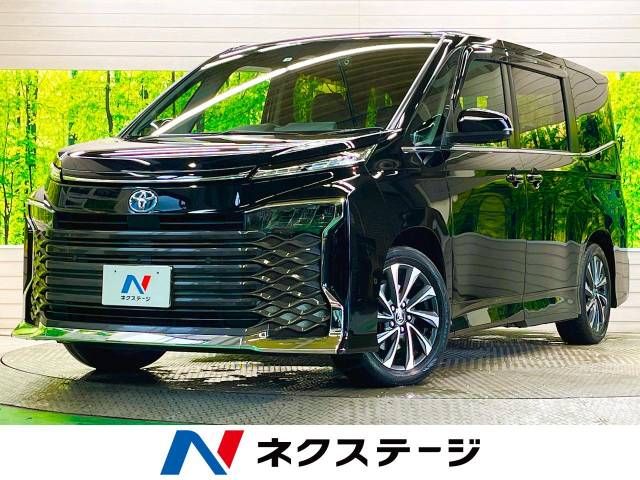 TOYOTA VOXY HYBRID 2022