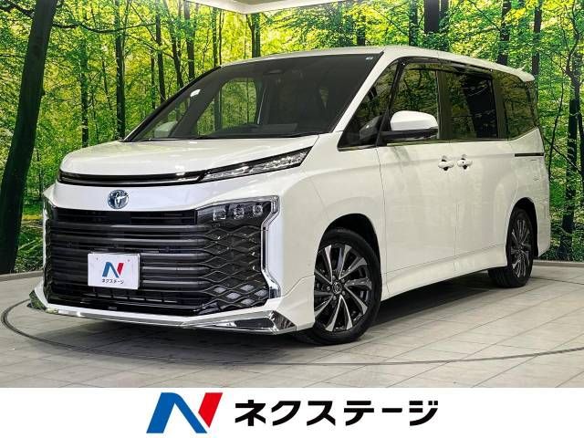 TOYOTA VOXY HYBRID 2022