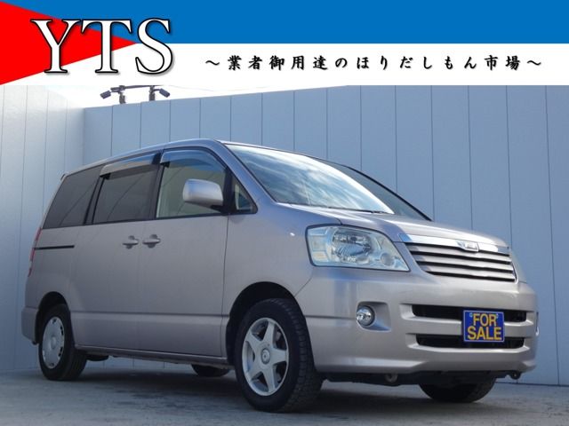 TOYOTA NOAH 2004