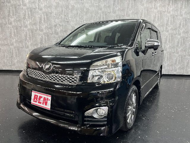 TOYOTA VOXY 2013