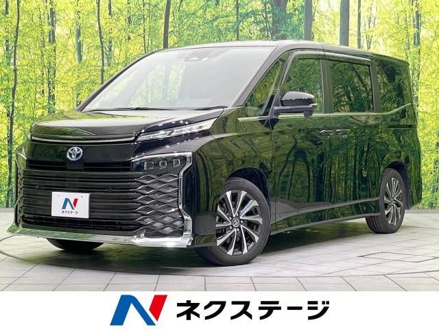 TOYOTA VOXY HYBRID 2022