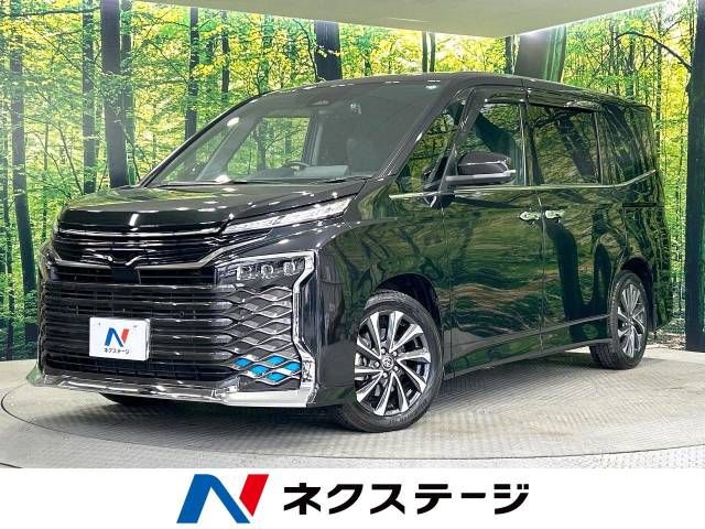 TOYOTA VOXY HYBRID 2023