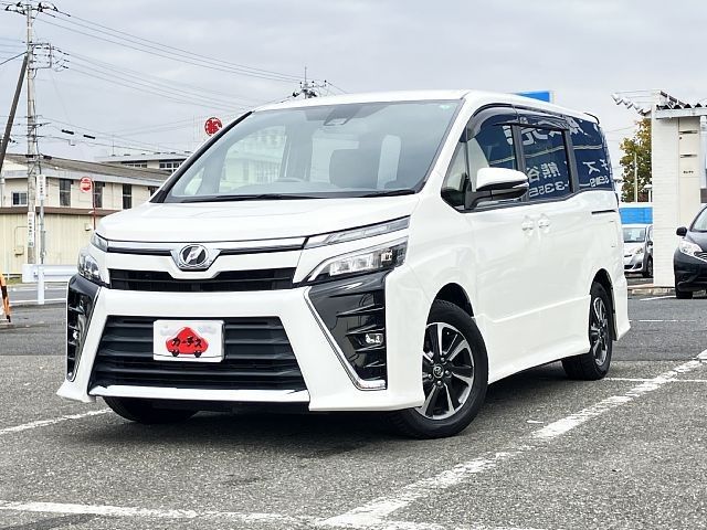 TOYOTA VOXY 2017