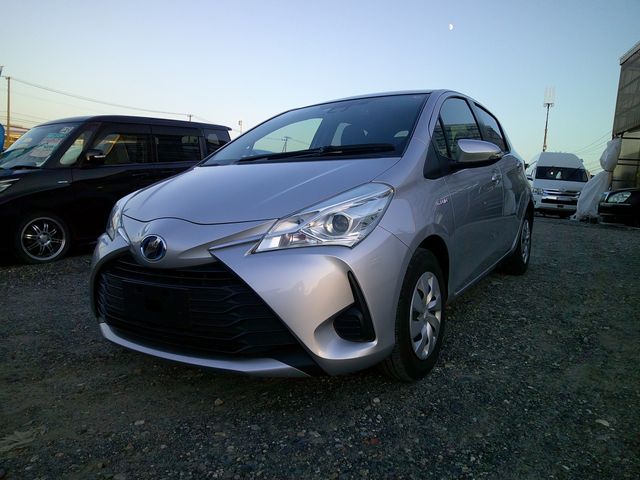 TOYOTA VITZ HYBRID 2019