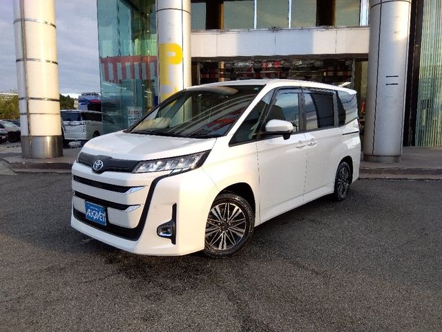 TOYOTA NOAH HYBRID 2022