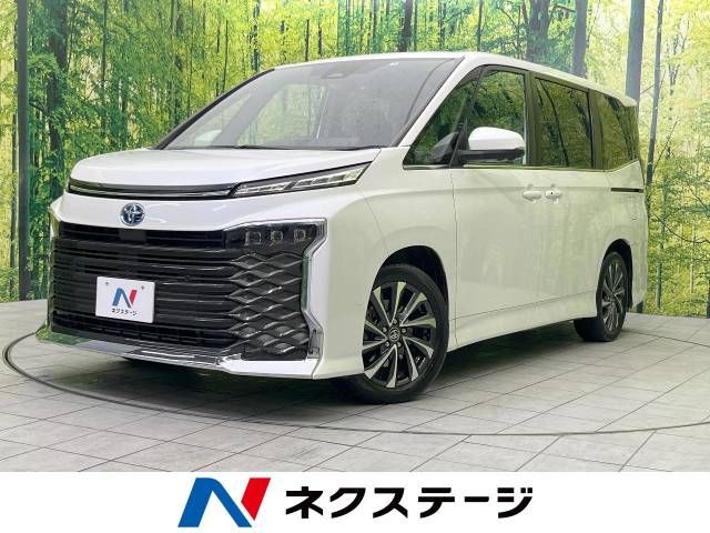 TOYOTA VOXY HYBRID 2022