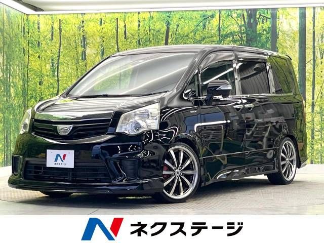 TOYOTA NOAH 2010