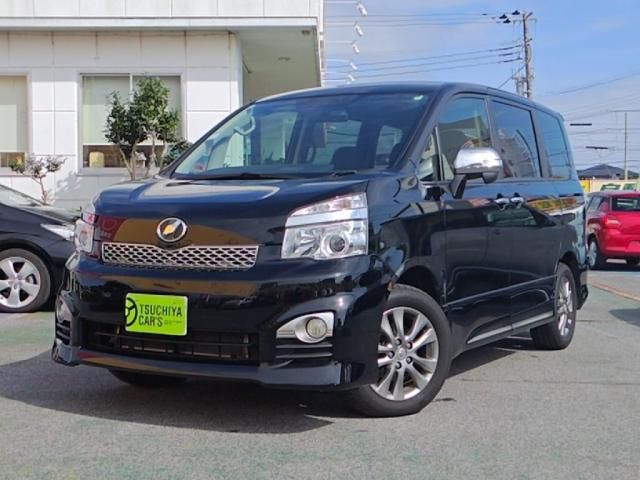 TOYOTA VOXY 2013