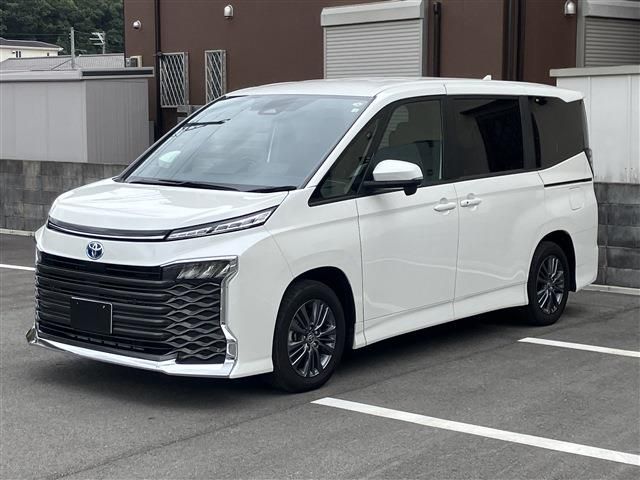 TOYOTA VOXY HYBRID 2023