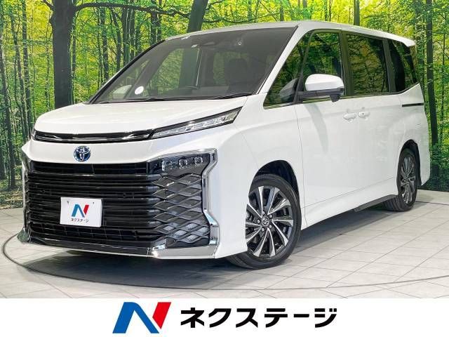 TOYOTA VOXY HYBRID 2023