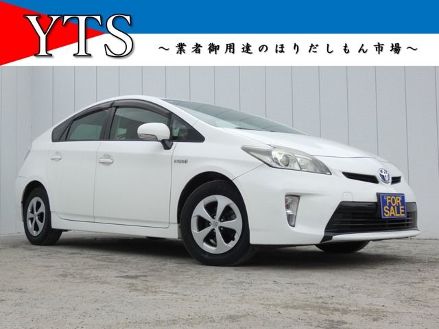 TOYOTA PRIUS 2013