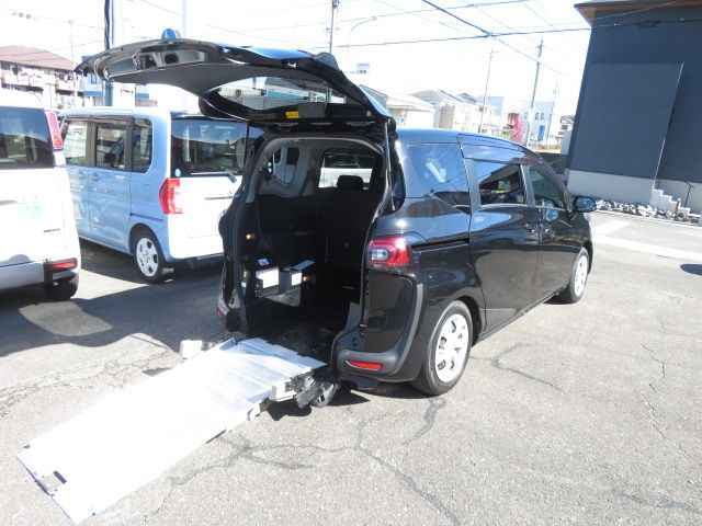 TOYOTA SIENTA 2019