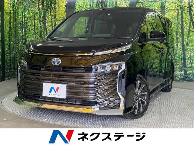 TOYOTA VOXY HYBRID 2022