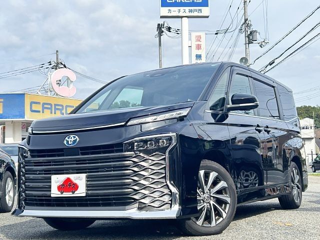 TOYOTA VOXY HYBRID 2023