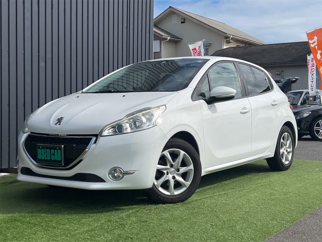 PEUGEOT 208 2015