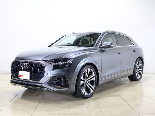 AUDI Q8 2020