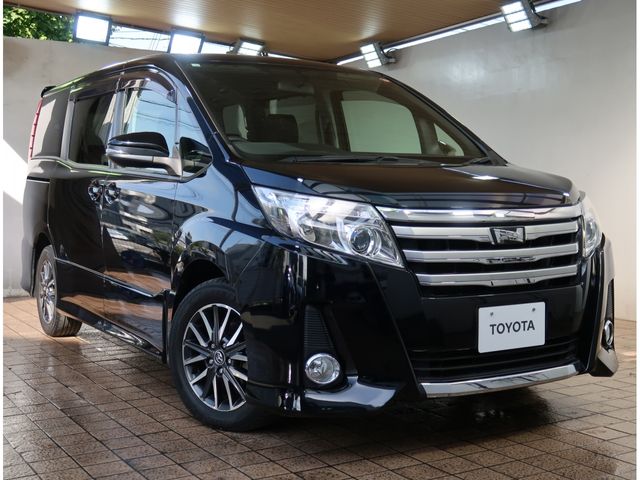 TOYOTA NOAH 2014