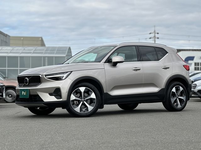 VOLVO XC40 2023