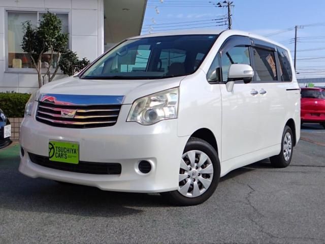 TOYOTA NOAH 2012