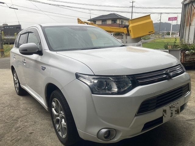 MITSUBISHI OUTLANDER PHEV 2013