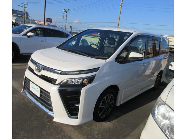 TOYOTA VOXY 2017