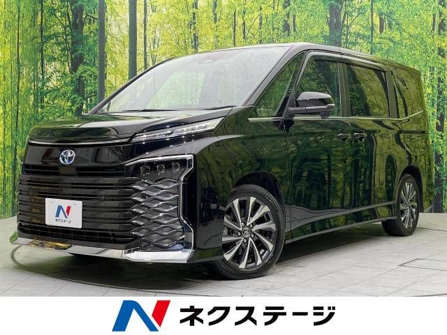 TOYOTA VOXY HYBRID 2023