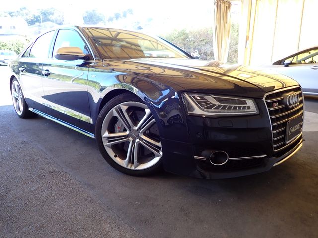 AUDI S8 2014