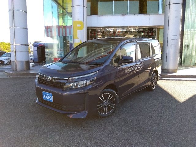 TOYOTA VOXY 4WD 2015