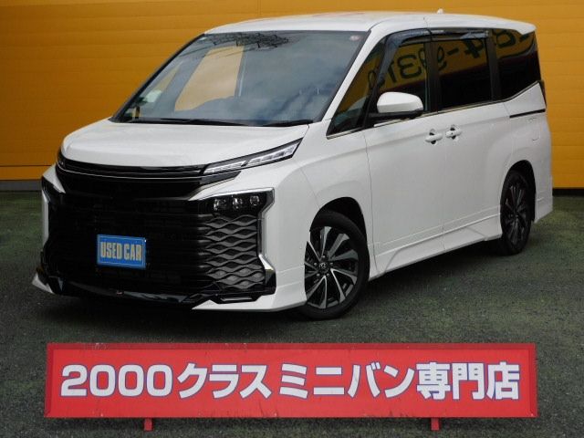 TOYOTA VOXY HYBRID 2023