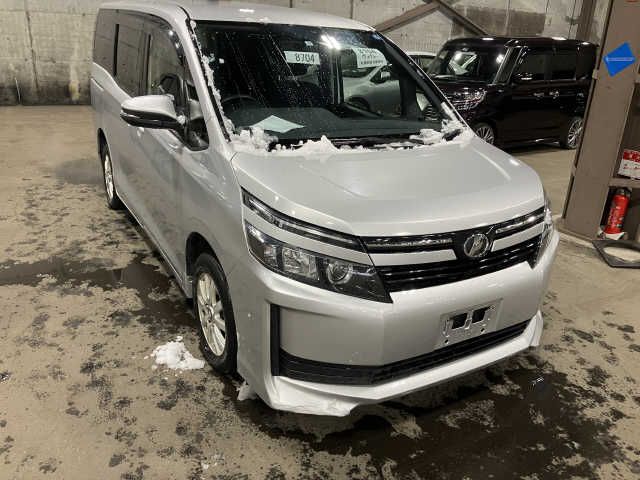 TOYOTA VOXY 4WD 2014