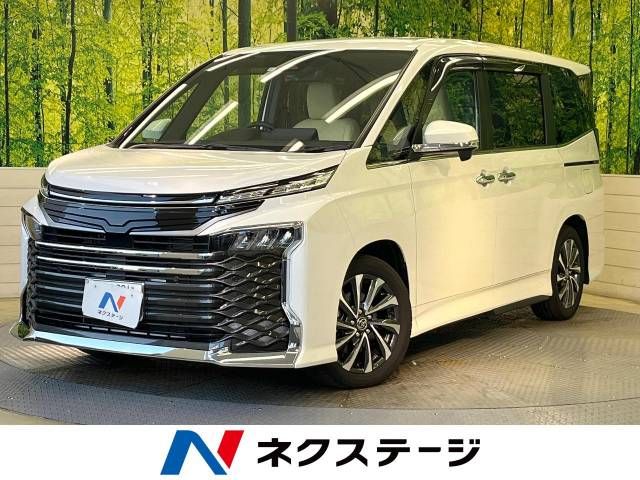 TOYOTA VOXY HYBRID 2022