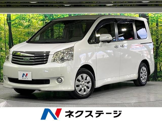 TOYOTA NOAH 2013