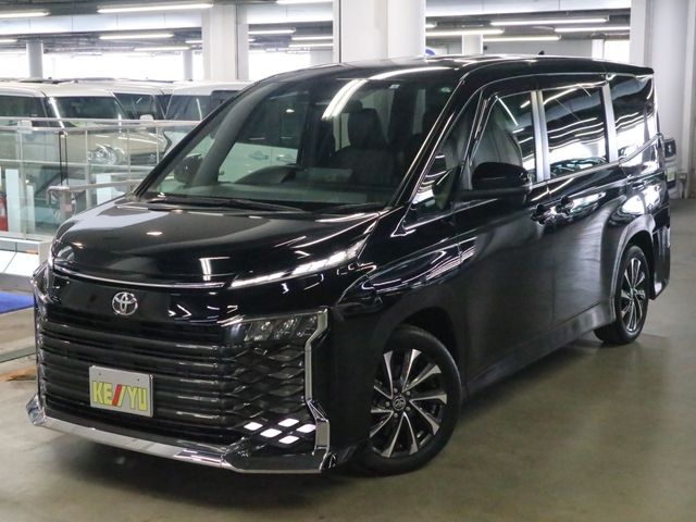 TOYOTA VOXY 2022