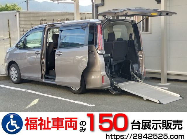 TOYOTA NOAH 2021